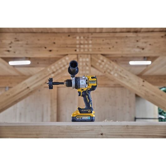 DCD1007H2T-QW - 18 Volt Akku-Schlagbohrschrauber (bürstenlos) inkl. 2x Powerstack Akkus (18 Volt / 5 Ah) mit Pouch-Akku Technologie