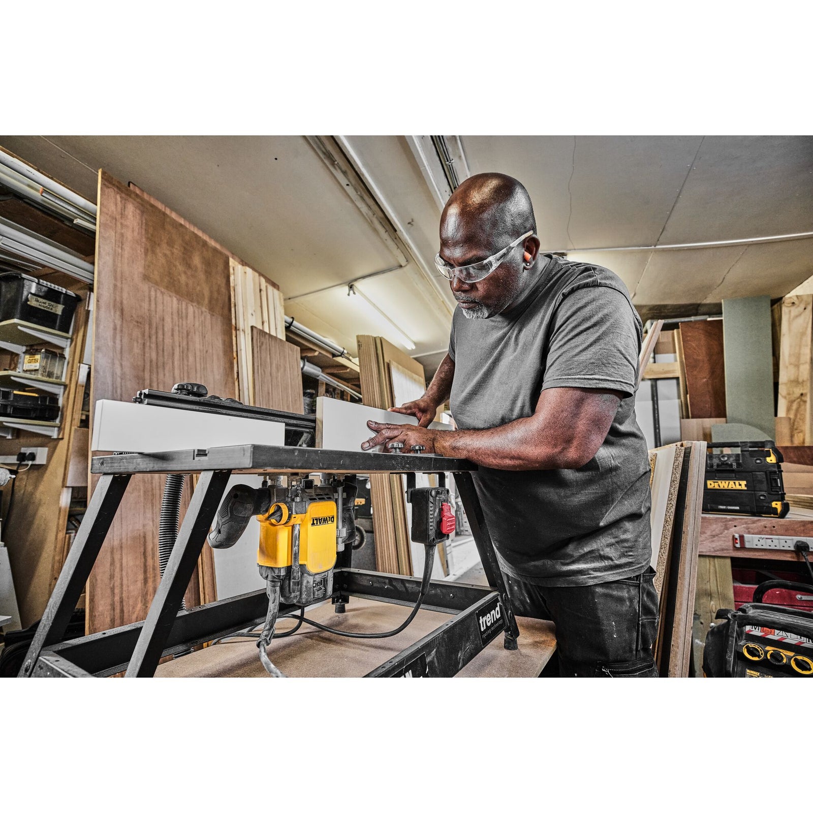 DWE627KT-QS - Oberfraese 2.300 Watt