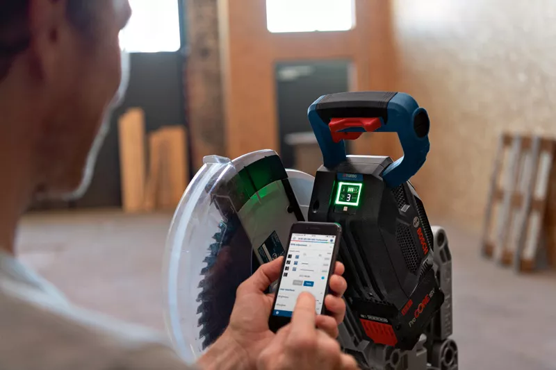 GCM 18V-305 GDC Professional Akku-Kapp- und Gehrungssäge BITURBO