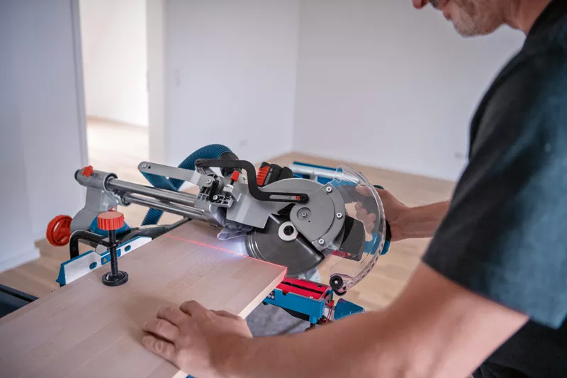 GCM 18V-216 D Professional Akku-Kapp- und Gehrungssäge BITURBO