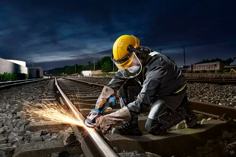 GWS 18V-11 S Professional in L-BOXX 136 mit Schutzhaube