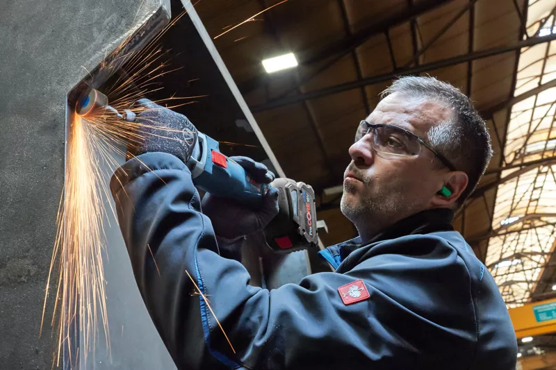 GGS 18V-23 LC Professional in L-BOXX 136 mit Einmaulschlüssel