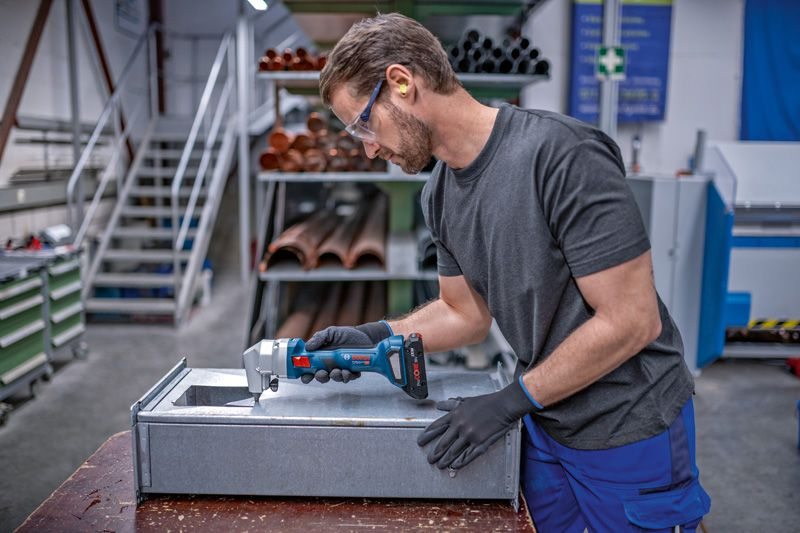 GNA 18V-16 E Professional in Kartonschachtel mit Zubehör-Set