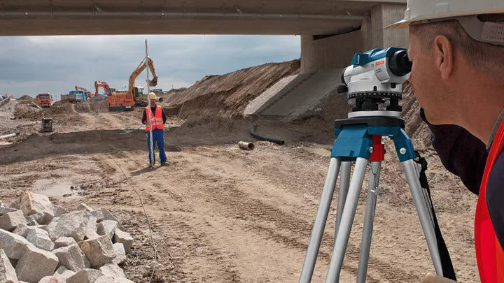 GOL 26 D Professional Optisches Nivelliergerät in Handwerkerkoffer mit Zubehör-Set