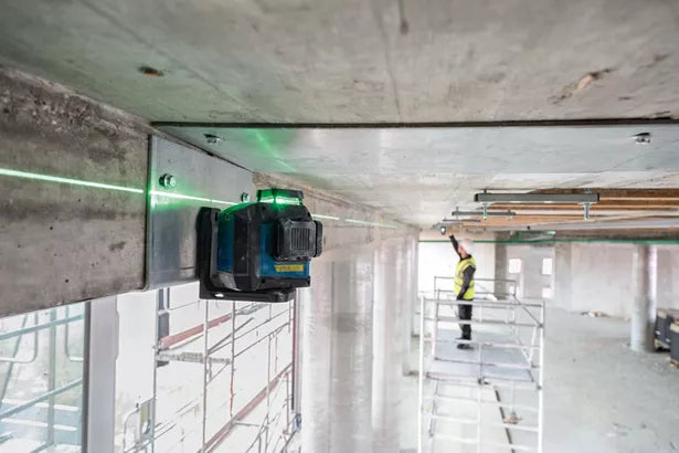 GLL 80-33 G Professional Linienlaser im Handwerkerkoffer mit Universalhalterung LB 10