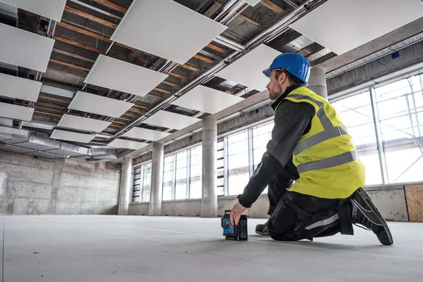 GLL 80-33 G Professional Linienlaser mit 4 x Batterie (AA), Universalhalterung LB 10