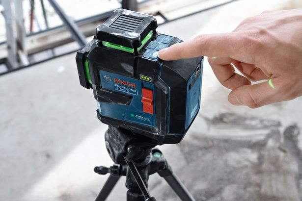 GLL 80-33 G Professional Linienlaser im Handwerkerkoffer mit Universalhalterung LB 10