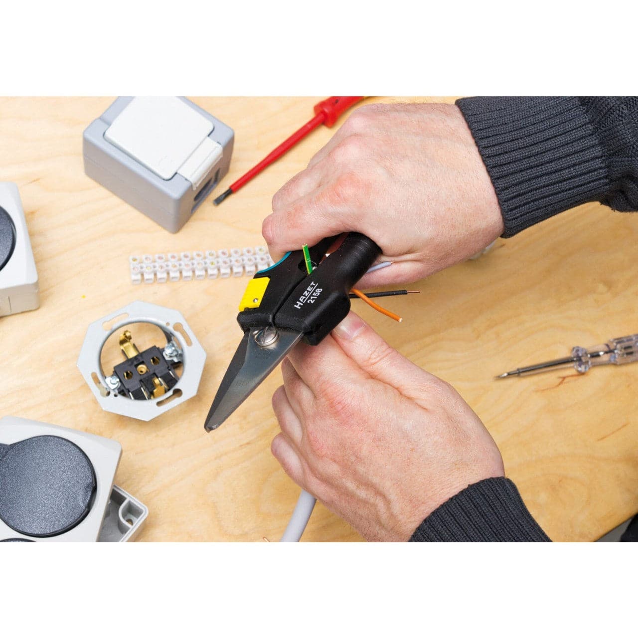 Universal Schere - MELTEC GmbH