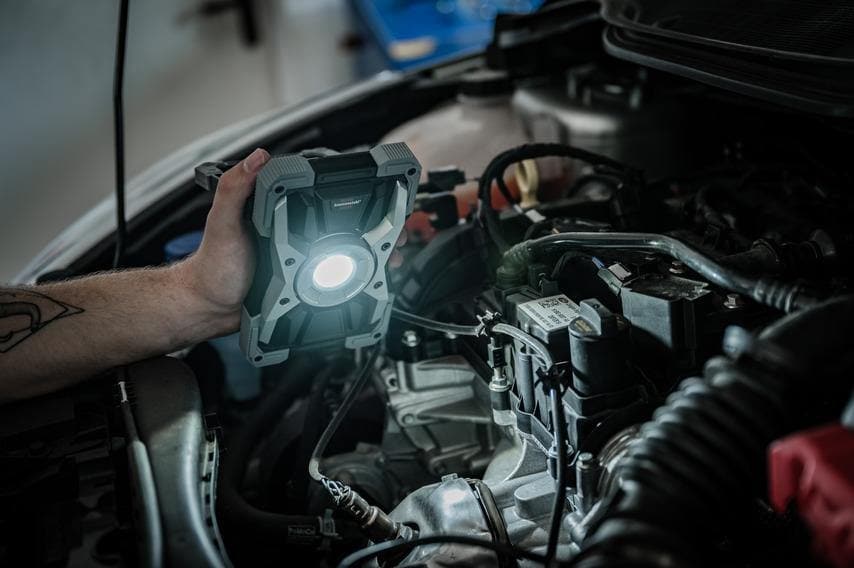 Mobiler LED Akku Strahler RUFUS - Panzer - MELTEC GmbH